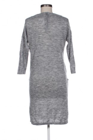 Рокля Vero Moda, Размер S, Цвят Сив, Цена 26,98 лв.