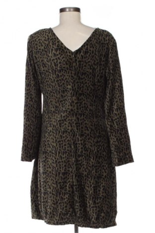 Kleid Y.A.S, Größe M, Farbe Mehrfarbig, Preis 56,99 €