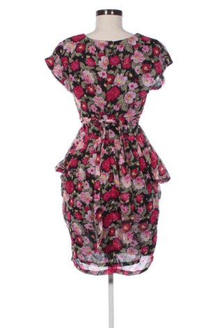 Kleid Yumi, Größe M, Farbe Mehrfarbig, Preis 19,99 €