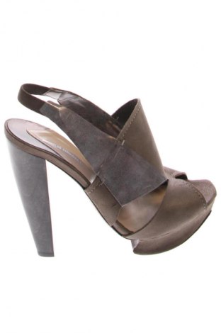 Sandale Nicholas Kirkwood, Mărime 39, Culoare Multicolor, Preț 973,62 Lei