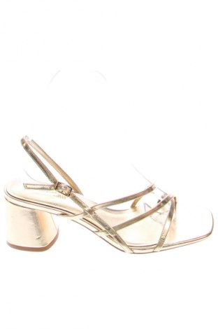 Σανδάλια Stradivarius, Μέγεθος 40, Χρώμα Χρυσαφί, Τιμή 15,99 €
