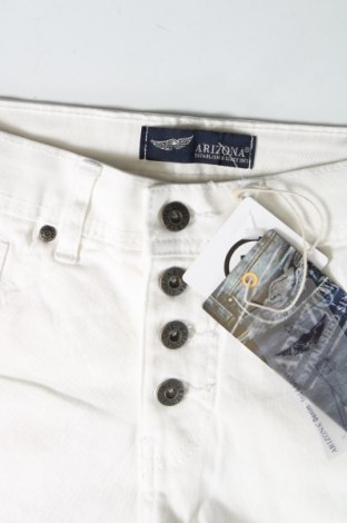 Дамски къс панталон Arizona, Размер XS, Цвят Бял, Цена 59,00 лв.