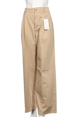 Дамски панталон Bershka, Размер M, Цвят Бежов, 57% памук, 40% полиестер, 3% еластан, Цена 51,75 лв.