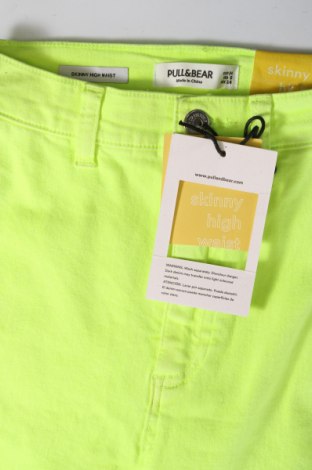 Дамски панталон Pull&Bear, Размер XS, Цвят Зелен, Цена 10,35 лв.