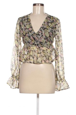 Γυναικεία μπλούζα Gina Tricot, Μέγεθος XXS, Χρώμα Πολύχρωμο, Τιμή 3,09 €