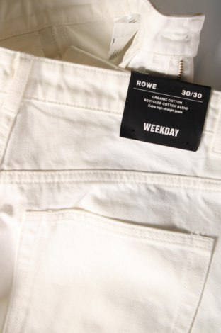 Damskie jeansy Weekday, Rozmiar L, Kolor Biały, Cena 218,57 zł