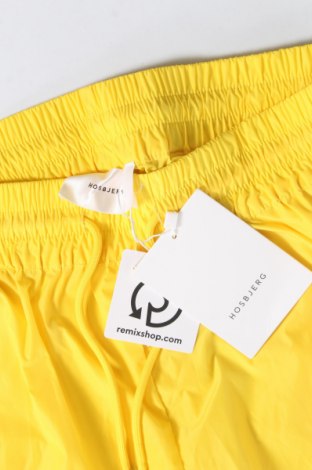 Γυναικείο κοντό παντελόνι HOSBJERG, Μέγεθος M, Χρώμα Κίτρινο, Τιμή 52,58 €