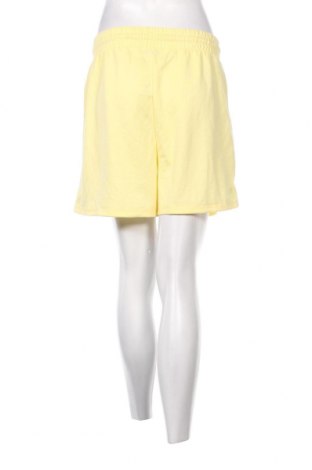 Дамски къс панталон ONLY, Размер M, Цвят Жълт, Цена 10,40 лв.