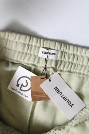 Γυναικείο κοντό παντελόνι Your Turn, Μέγεθος L, Χρώμα Πράσινο, Τιμή 5,57 €