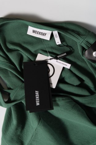 Γυναικείο αμάνικο μπλουζάκι Weekday, Μέγεθος XL, Χρώμα Πράσινο, Τιμή 3,68 €