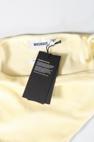 Γυναικείο αμάνικο μπλουζάκι Weekday, Μέγεθος M, Χρώμα Κίτρινο, Τιμή 3,57 €