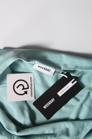 Γυναικείο αμάνικο μπλουζάκι Weekday, Μέγεθος M, Χρώμα Μπλέ, Τιμή 4,00 €
