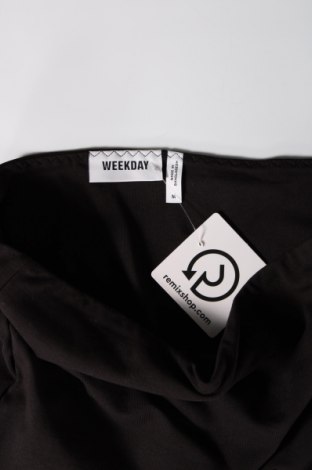 Γυναικείο αμάνικο μπλουζάκι Weekday, Μέγεθος M, Χρώμα Μαύρο, Τιμή 3,90 €