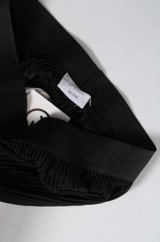 Dětské krátké kalhoty  D-Xel, Velikost 15-18y/ 170-176 cm, Barva Černá, Cena  113,00 Kč