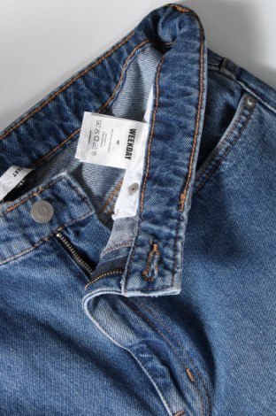 Мъжки къс панталон Weekday, Размер M, Цвят Син, Цена 35,00 лв.