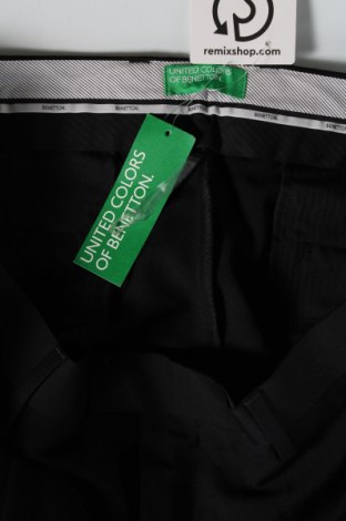 Męskie spodnie United Colors Of Benetton, Rozmiar L, Kolor Czarny, Cena 39,42 zł