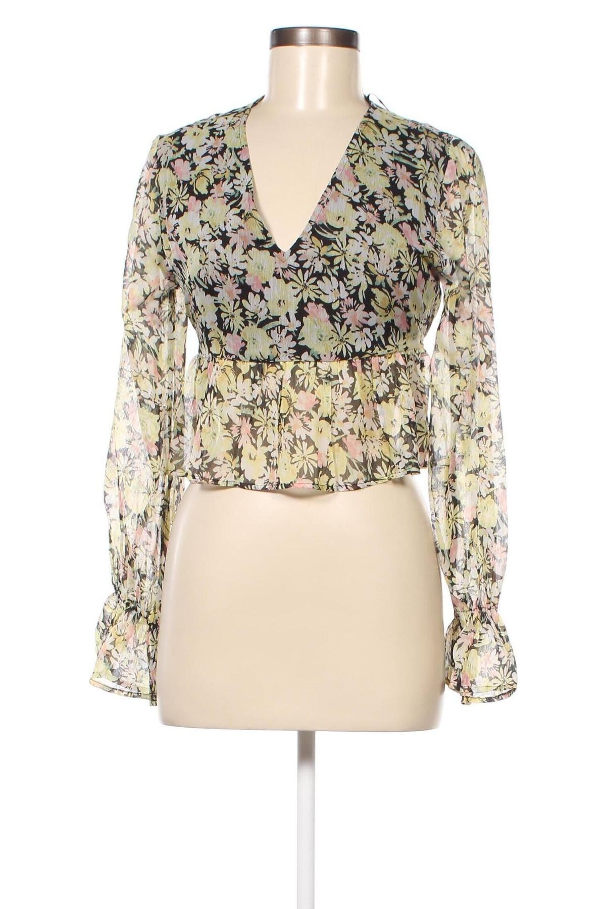 Дамска блуза Gina Tricot, Размер M, Цвят Многоцветен, Цена 5,60 лв.