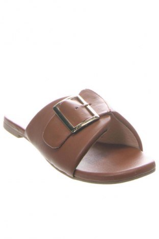 Чехли Gerry Weber, Размер 38, Цвят Кафяв, Цена 142,99 лв.