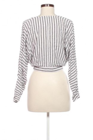 Damen Shirt Bershka, Größe M, Farbe Mehrfarbig, Preis 13,99 €