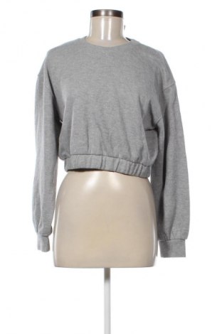Дамска блуза Pull&Bear, Размер M, Цвят Сив, Цена 19,04 лв.