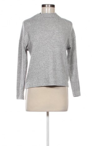 Дамска блуза Uniqlo, Размер S, Цвят Сив, Цена 34,99 лв.