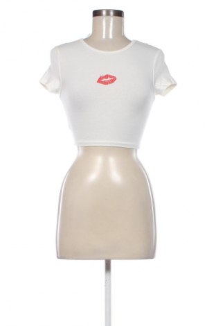 Γυναικείο t-shirt Bershka, Μέγεθος XS, Χρώμα Λευκό, Τιμή 8,68 €