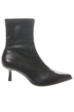 Botine de damă Stradivarius, Mărime 38, Culoare Maro, Preț 157,13 Lei