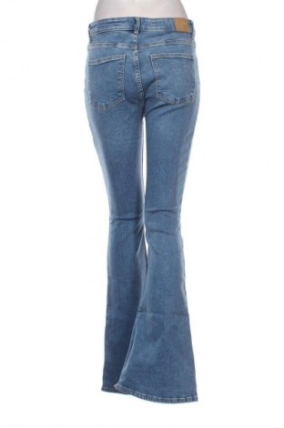 Blugi de femei Bershka, Mărime M, Culoare Albastru, Preț 100,99 Lei
