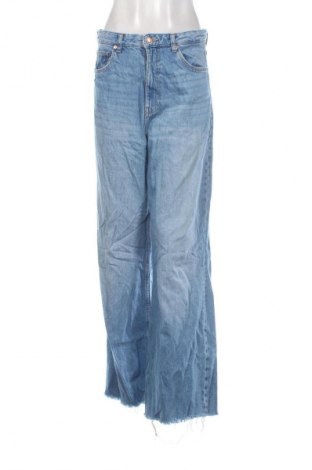 Blugi de femei Bershka, Mărime M, Culoare Albastru, Preț 100,99 Lei