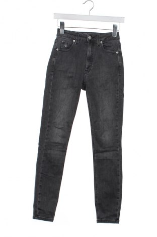 Дамски дънки Calvin Klein Jeans, Размер XS, Цвят Черен, Цена 68,99 лв.
