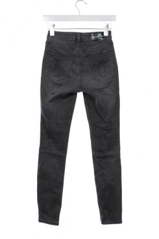 Дамски дънки Calvin Klein Jeans, Размер XS, Цвят Черен, Цена 68,99 лв.