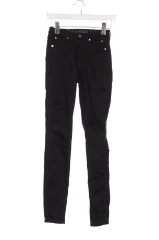Дамски дънки Calvin Klein Jeans, Размер XXS, Цвят Черен, Цена 68,99 лв.