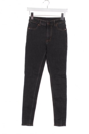 Дамски дънки Cheap Monday, Размер XXS, Цвят Сив, Цена 41,00 лв.