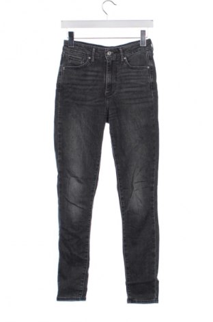 Дамски дънки Levi's, Размер S, Цвят Сив, Цена 75,99 лв.