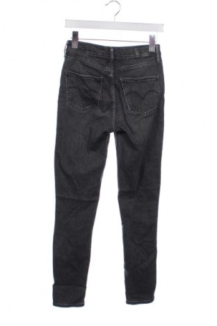 Дамски дънки Levi's, Размер S, Цвят Сив, Цена 75,99 лв.