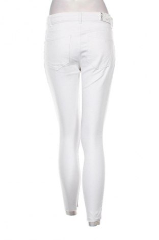 Blugi de femei ONLY, Mărime M, Culoare Alb, Preț 212,99 Lei
