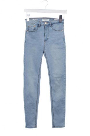 Dámské džíny  Pull&Bear, Velikost XS, Barva Modrá, Cena  367,00 Kč