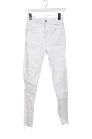 Női farmernadrág Stradivarius, Méret XS, Szín Fehér, Ár 5 799 Ft