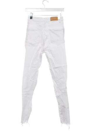 Női farmernadrág Stradivarius, Méret XS, Szín Fehér, Ár 5 799 Ft