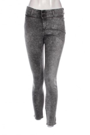 Damen Jeans Wrangler, Größe M, Farbe Grau, Preis 51,99 €