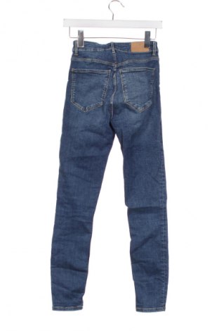 Дамски дънки Zara, Размер XS, Цвят Син, Цена 27,99 лв.