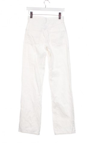 Blugi de femei Zara, Mărime XS, Culoare Alb, Preț 71,05 Lei