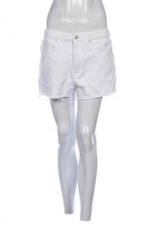 Pantaloni scurți de femei C&A, Mărime L, Culoare Alb, Preț 50,00 Lei