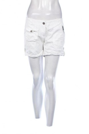 Damen Shorts Clockhouse, Größe M, Farbe Weiß, Preis 9,72 €