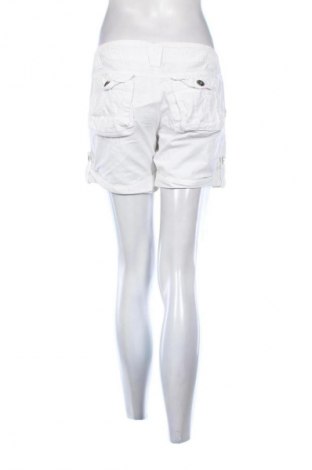Damen Shorts Clockhouse, Größe M, Farbe Weiß, Preis 9,72 €