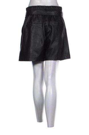 Pantaloni scurți de femei Piazza Italia, Mărime M, Culoare Negru, Preț 50,00 Lei