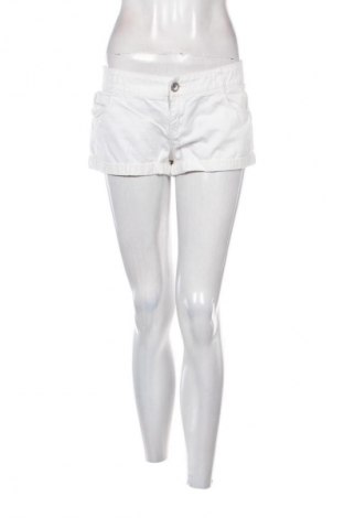 Damen Shorts Stradivarius, Größe L, Farbe Weiß, Preis 5,12 €