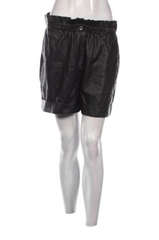 Damen Shorts Vero Moda, Größe M, Farbe Schwarz, Preis 10,23 €