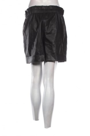 Damen Shorts Vero Moda, Größe M, Farbe Schwarz, Preis 10,23 €