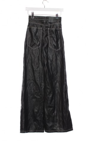 Дамски панталон Bershka, Размер XS, Цвят Черен, Цена 29,99 лв.
